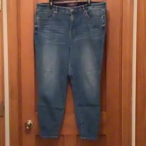 Torrid Sky High Skinny Denim Capris Jeans 22